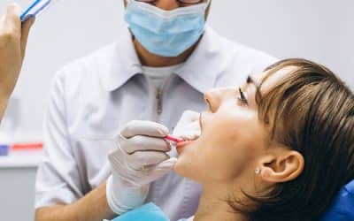 Détartrage dentaire : à quelle fréquence et comment ça se passe chez le dentiste ?